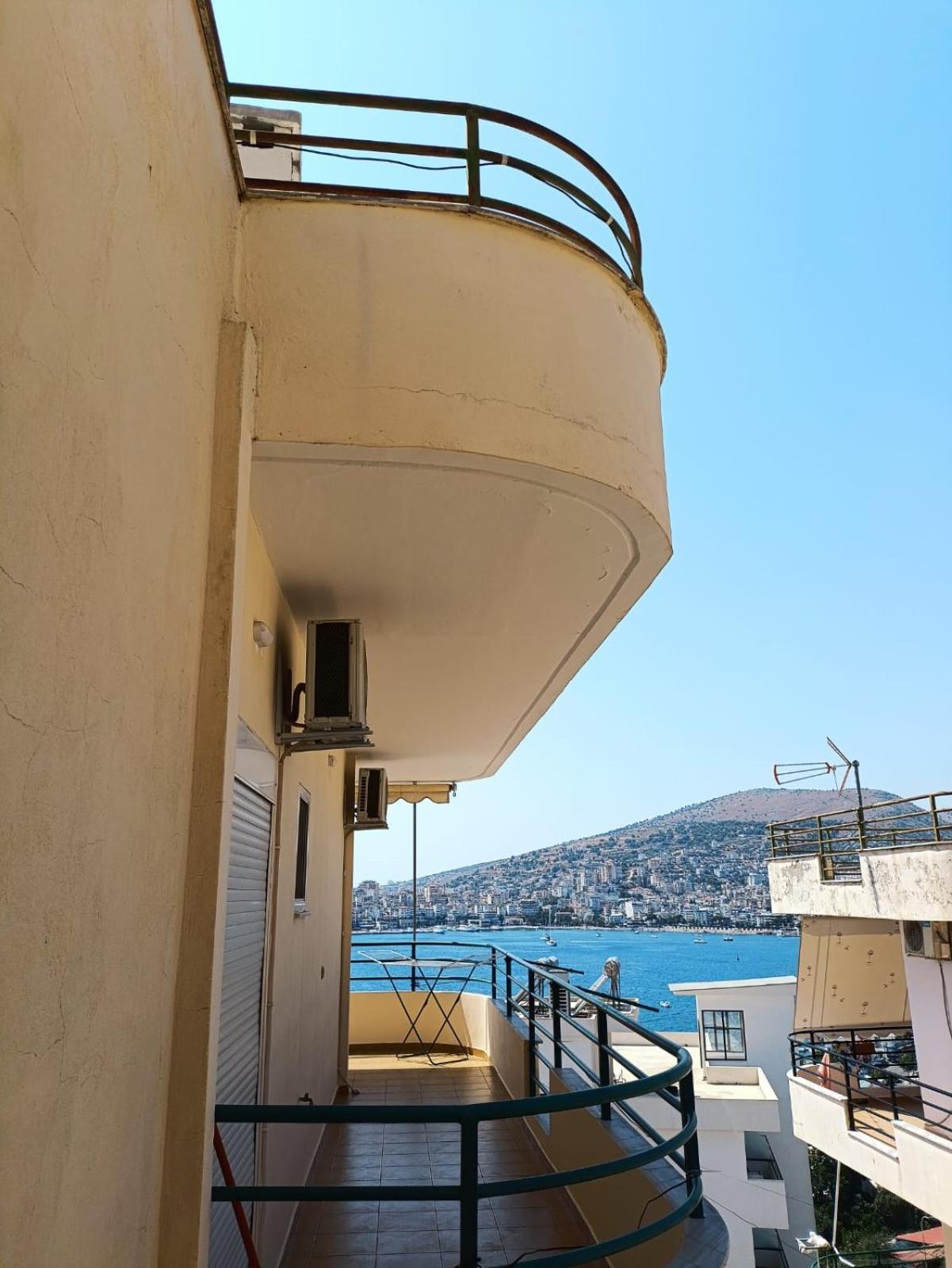 One Bedroom Beachfront Retreat! Comfortable Stay! Apartment Sarande